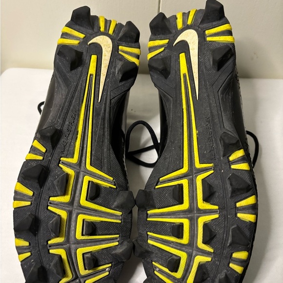 Nike Women’s Black Soccer Shoes - Picture 4 of 5